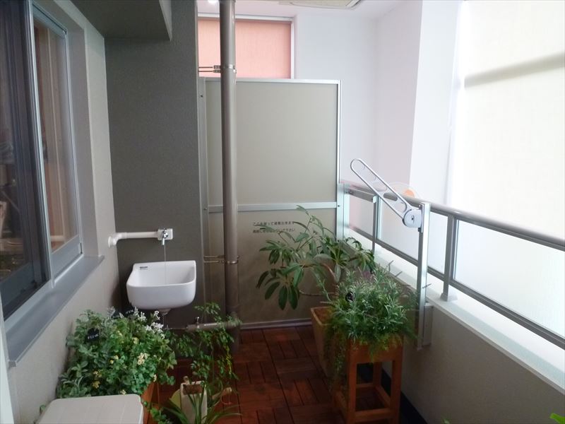 バルコニーの戸境