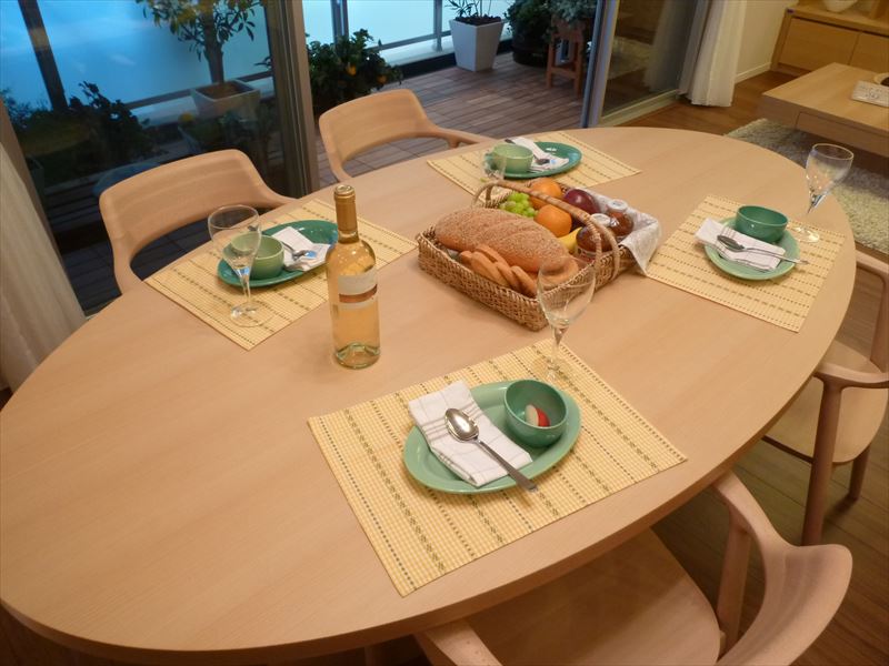 ダイニングテーブル