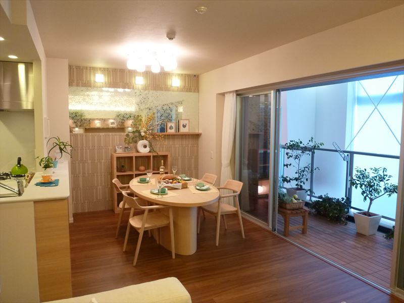 リビングからダイニング