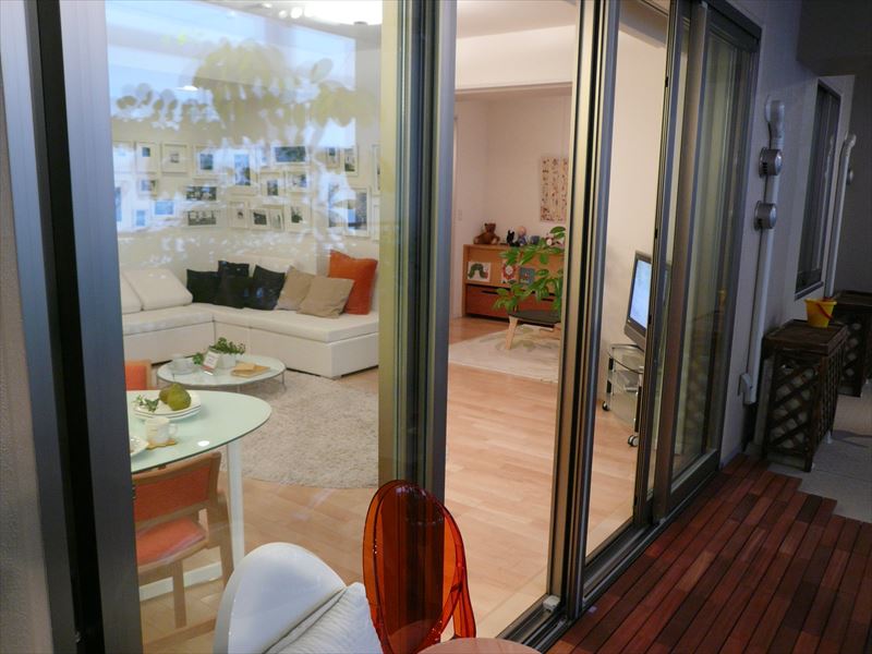 バルコニーからリビング モデルルーム