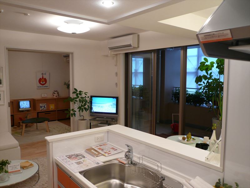 キッチンからリビング モデルルーム