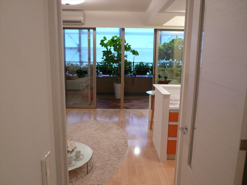 廊下からリビング モデルルーム