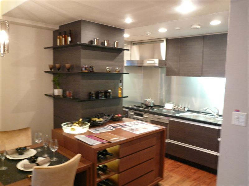 リビングからキッチン モデルルーム