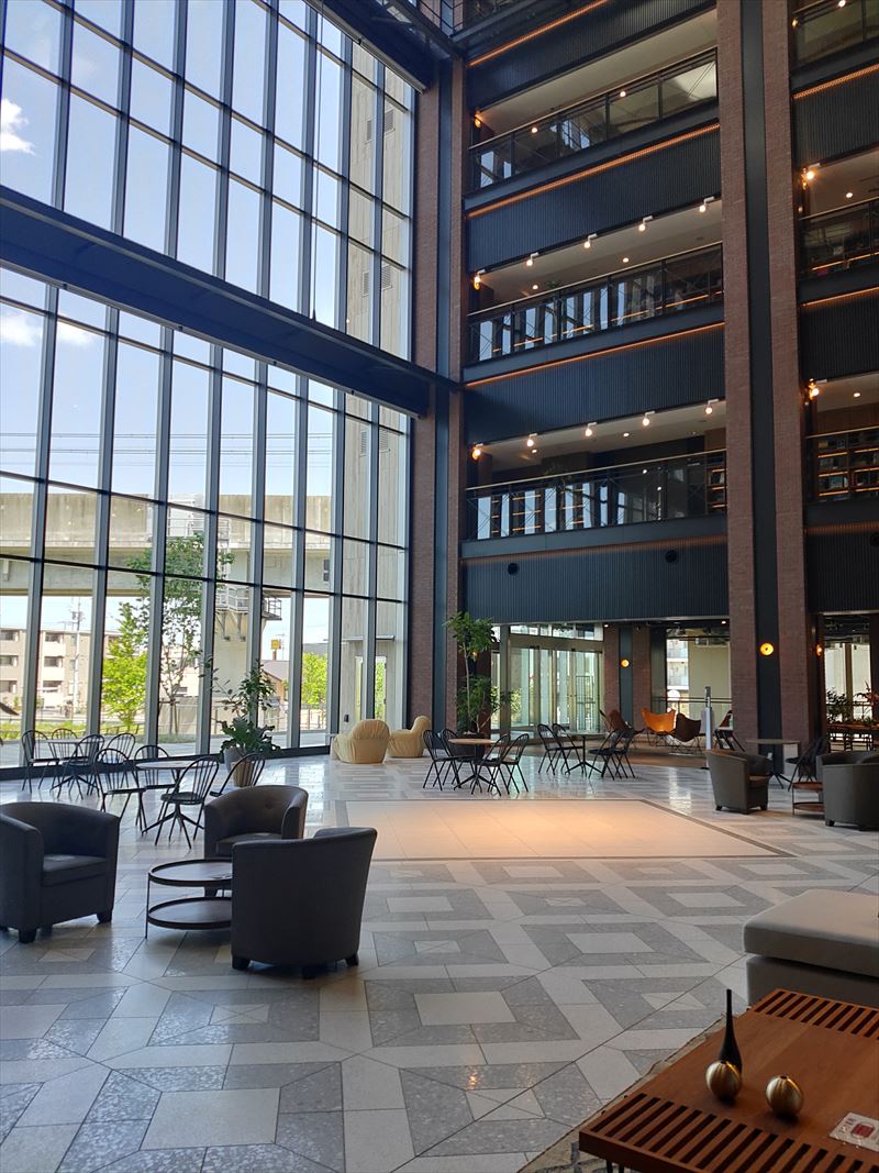 KOIL TERRACE（コイル テラス）からアクアテラスを臨む