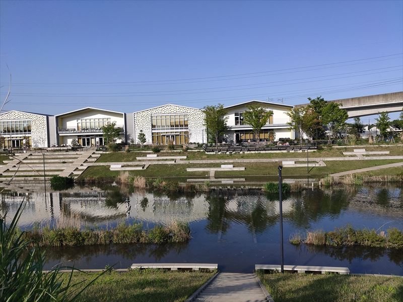 柏の葉T-SITEとアクアテラス