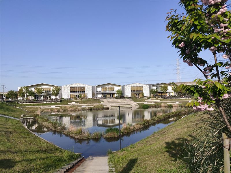 柏の葉T-SITEとアクアテラス