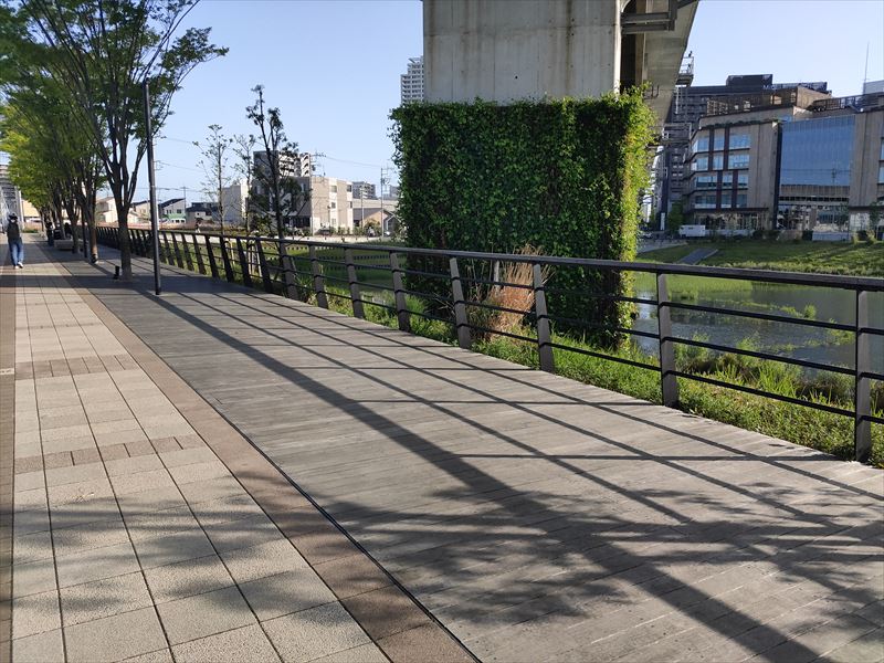 柏の葉アクアテラス　ウッドデッキ